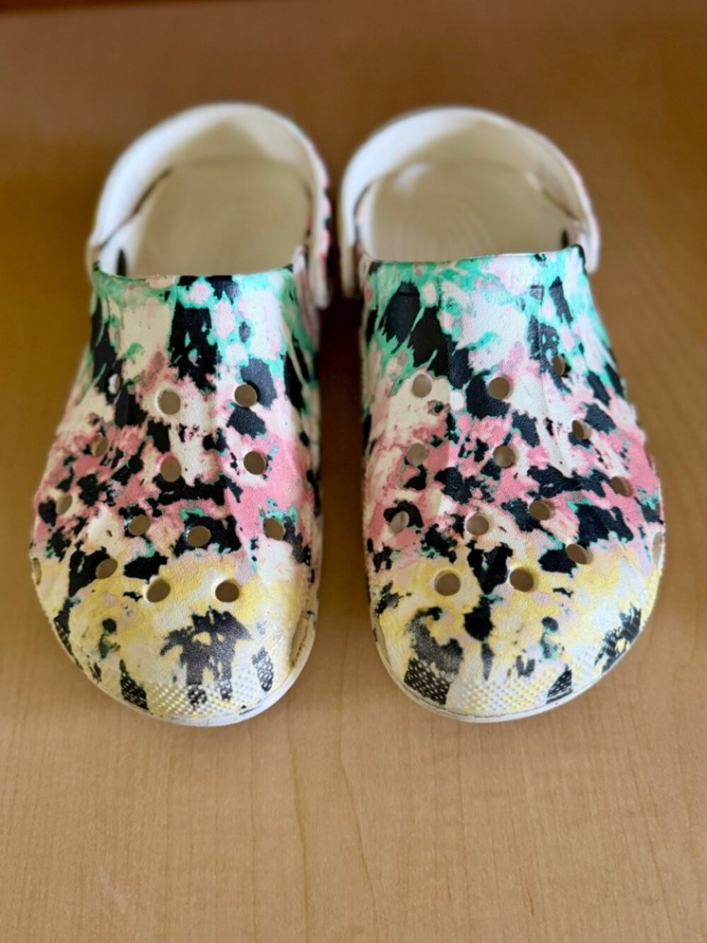 Crocs Classic Tie Dye Mania Clog Multi Color Print Shoes Women's Size 9